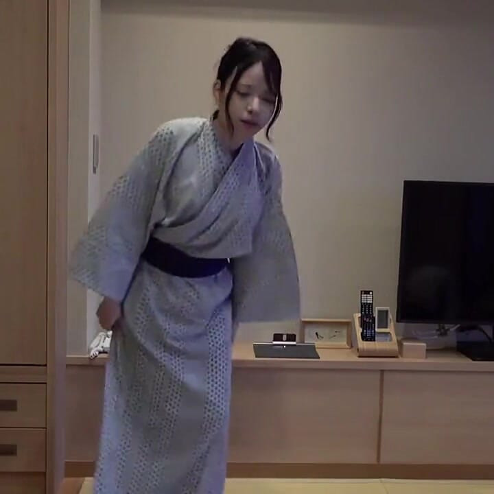 A One-night Escape: Hinata's Secret Hot Spring Getaway Far From the Life She Knew 3rd