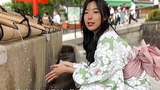 아시아의 소녀 에 kimono 도착 엿 에 Japan 과 Creampied