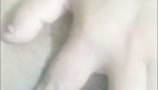 mamta bhabi ne chut main ungli kar ke pani nikali