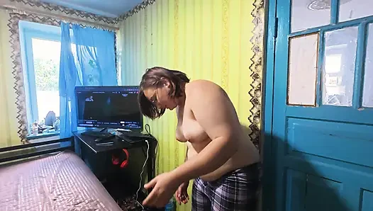 Di balik layar, tanpa editan. Kami sedang membangun tempat tidur seks baru