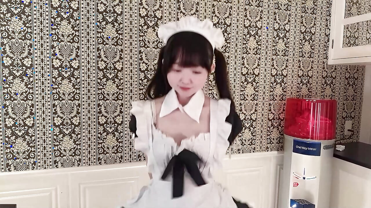 Japon amatör KAWAII hizmetçinin derin boğaz yapması çok zevkli
