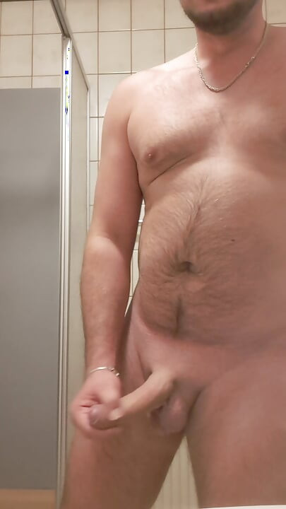 Wixxing in the bathroom with cumshot