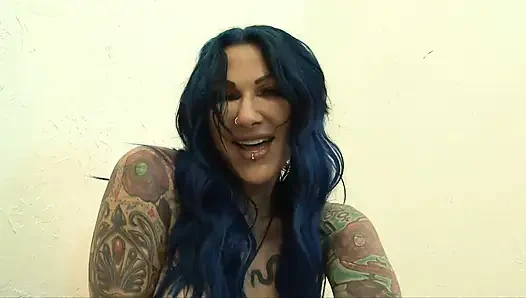 Dominatrix Jenevieve Hexxx ile kadın egemenliği ezme