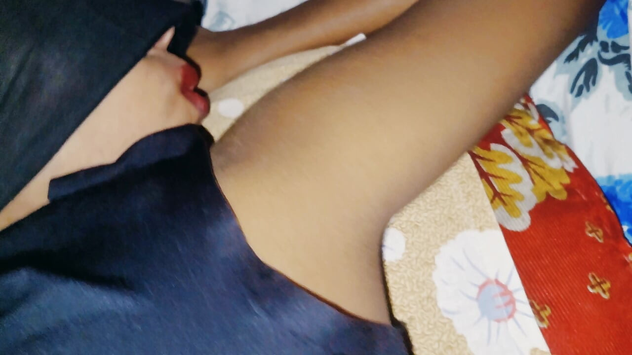 Desi Queen 01Οικείες στιγμές με τον ξάδερφο
