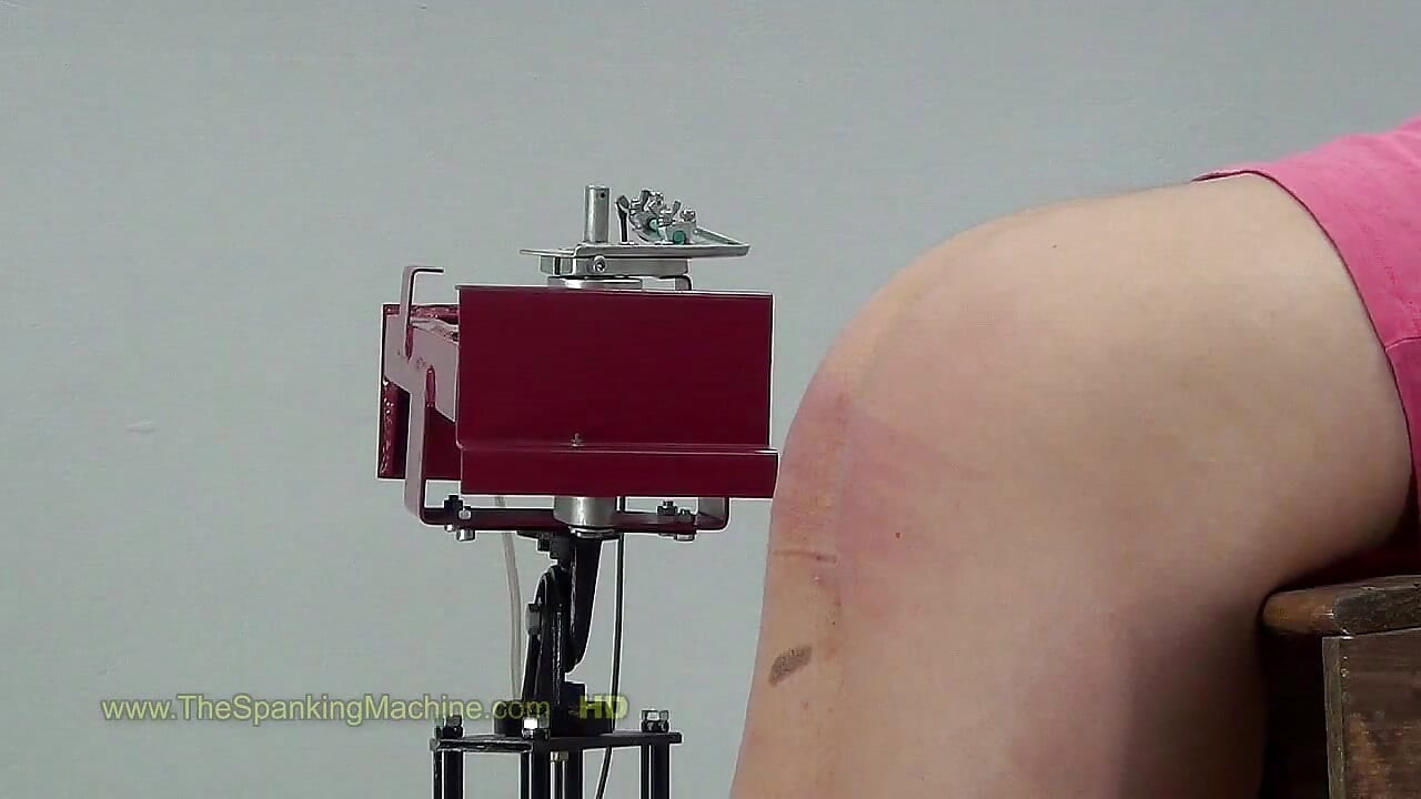 Laura Spanking Machine - Ass Whipping
