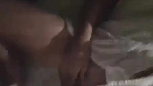 Sürtük Alman kız saunada mastürbasyon yaparken yakalandı