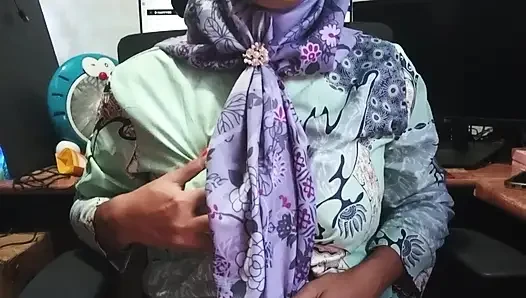 Stunning Big Tits Hijab Shemale Masturbate