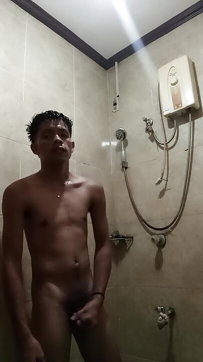 Filipino Twink Shower Wank: FLESHLAB Exclusive