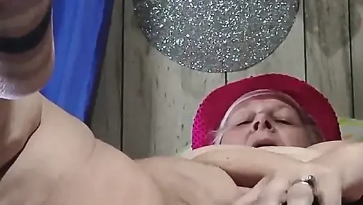 Bir kez bu tıknaz sürtük için asla yeterli değildir