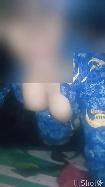 Amateur Footage of a Beautiful Civil Servant Stepmother with an Office Driver in a Warehouse