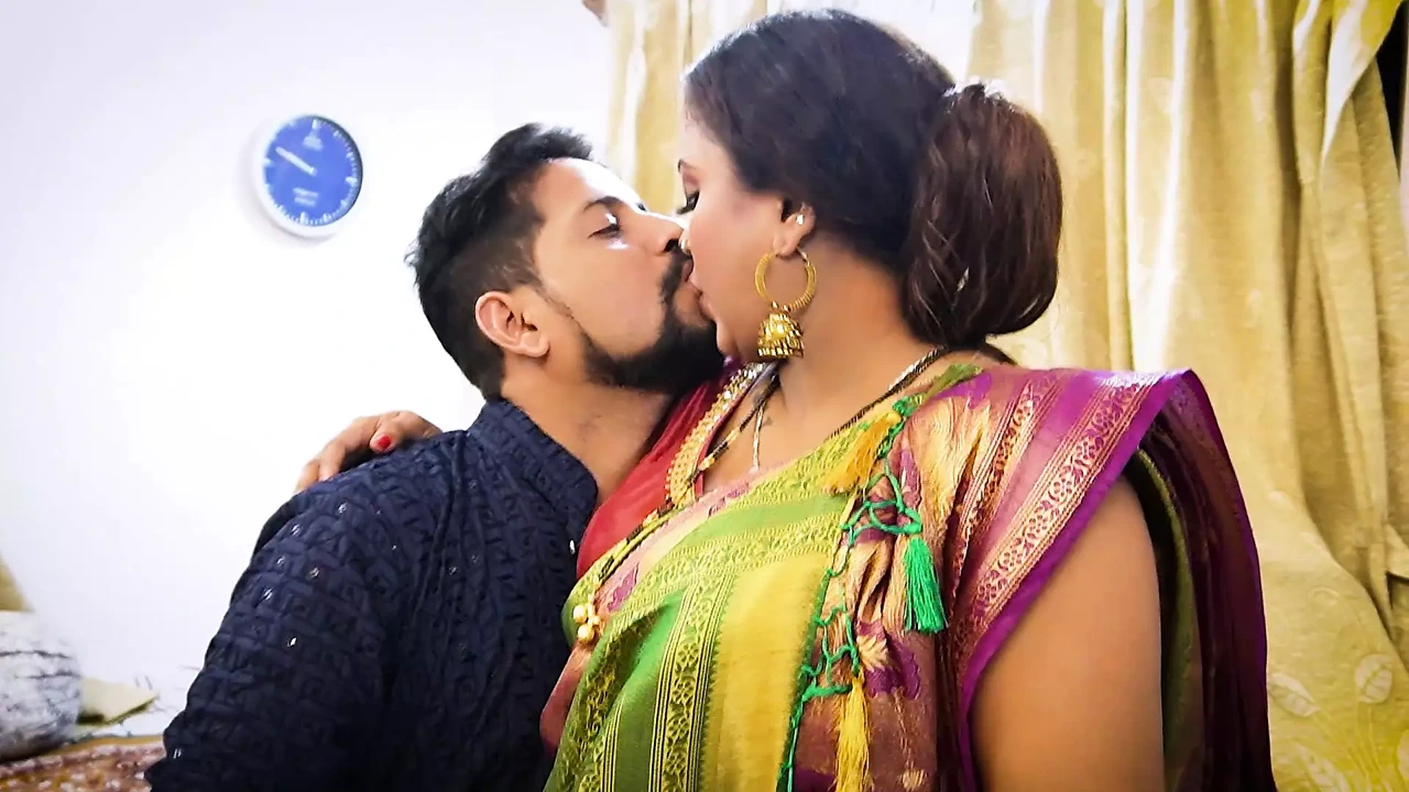 一对性感的印度情侣在去派对前激情做爱，重口味性爱