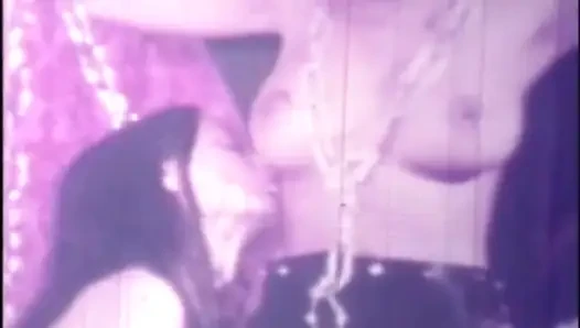Desiree West vajinamı yalıyor