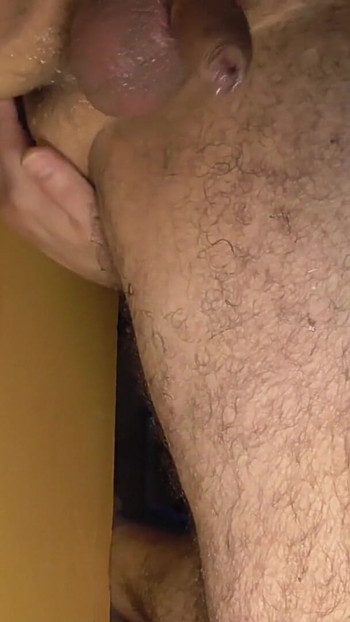 Zapanjujući trenutak iz "Još jednog muženja prostate dildom"