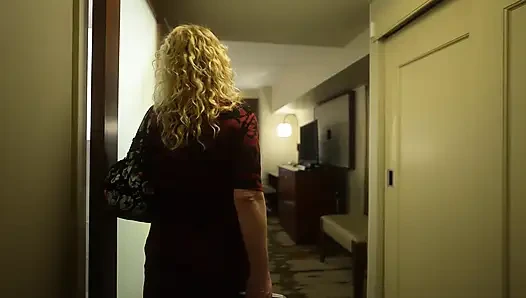 Azgın üvey anne Darciedean tatilde üvey oğlu realmaxxxsteele ile otel yatağını paylaşmak zorunda