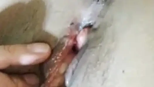 Her iki gün video kamerada seks yapıyoruz.