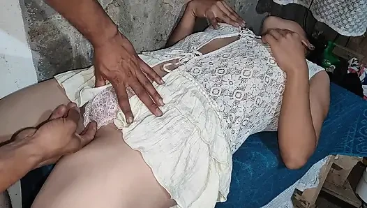 She moans and comes inside the virgin pussy of the stepsister and break up in xvideo of Tamil India.
