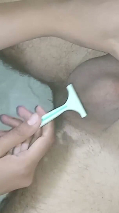 Pulă mare riscantă rade-mi pula tachinând masturbarea pizdei excitate rasă și orgasm cu ejaculare | Clip 1