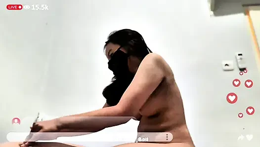 Anhänger-Anfrage: Livestream mit einem MILF-Modell aus Indien