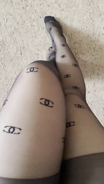 Jerk off to my legs in pantyhose