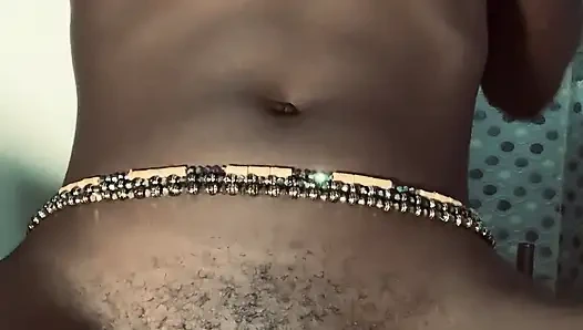 Cewek ebony panas browngurl234 menikmati saat solo di kamar mandi