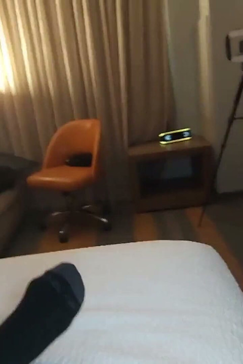 Gang Bang da Hotwife Encapuzada Parte 1