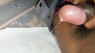 Indyjski facet - masturbacja w biurze, solo, selena fandom