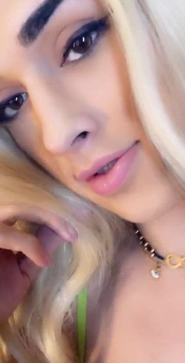 Jacking off big dick b4 gangbang