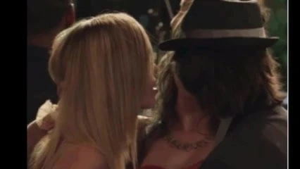 Sarah Hyland Lesbian kiss in SLOW-MO