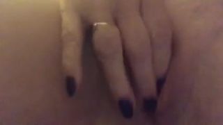 Kik milf fingering her pussy