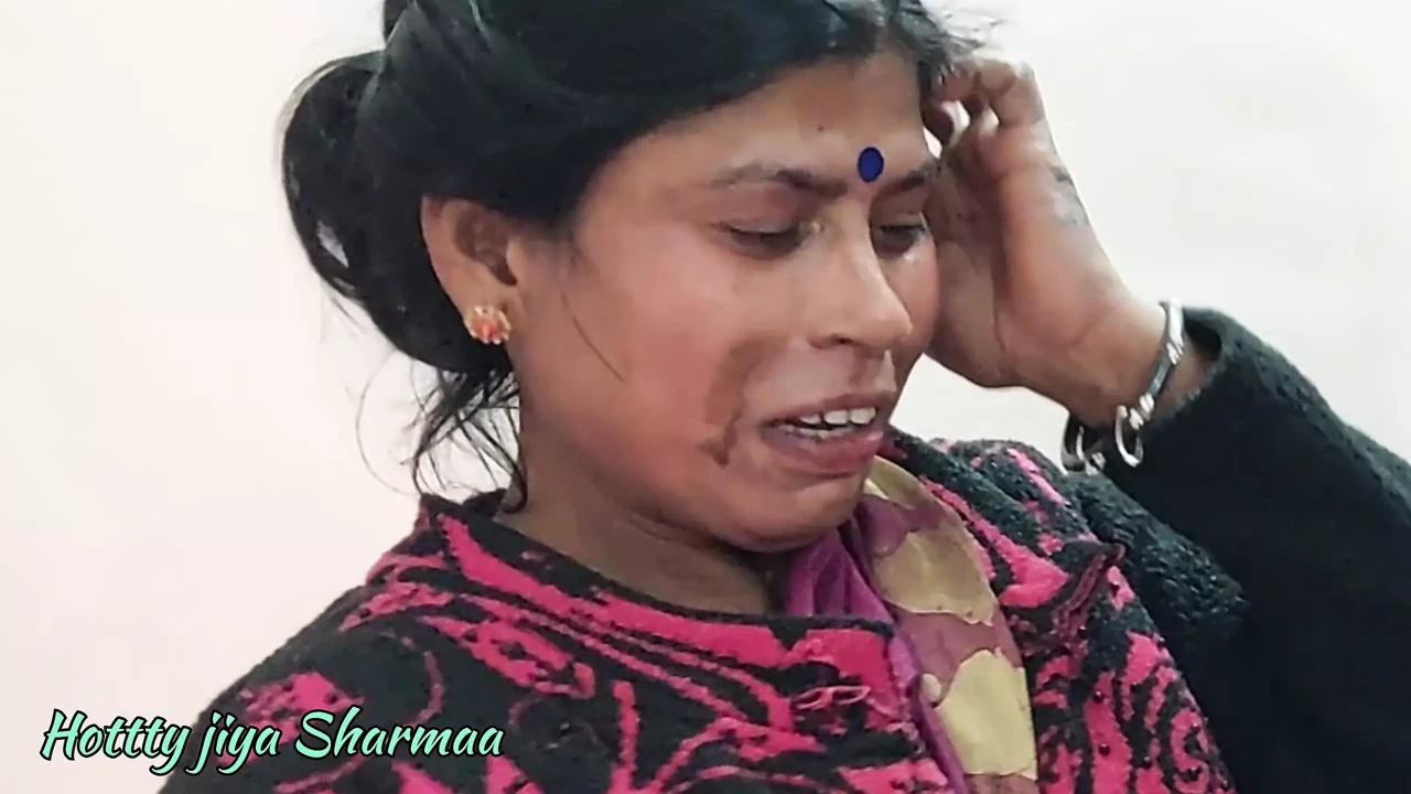 Kaamwali Bai Sangeeta ka Chori krne Ke Baad Dar Se Pishab Nikya Jiske Baad Malik Ne Usko Apne Mote Lund Se khoob Pela