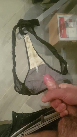 Cum dans step son string