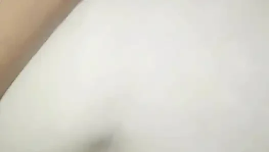 Büyük göğüslü sarışının ağzına geldi.