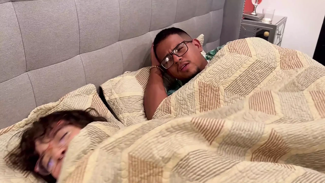 操我妻子旁边的一个女大学生，英文字幕