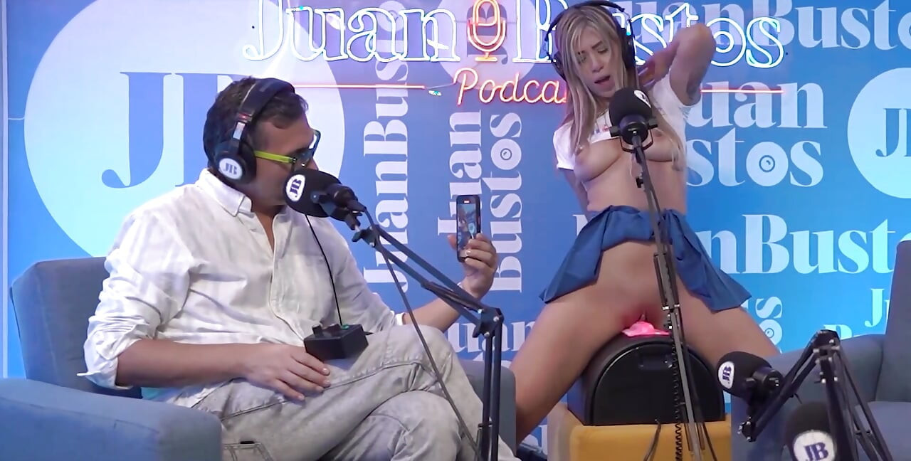 Melhor que seus brinquedos! Mollysmith esguicha tudo sobre a máquina sybian no podcast Juan Bustos