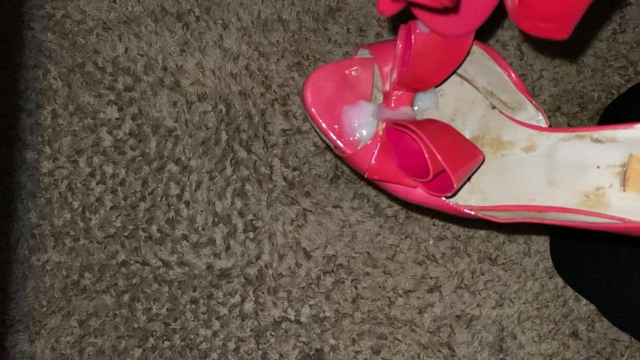 Masterbating Valentino peep toe