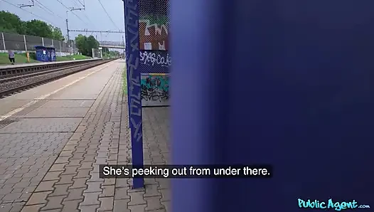 Public agent - die blonde lily joy mit dicken titten wird hinter dem bahnhof gefickt