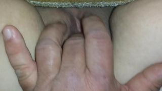 Żona palcami