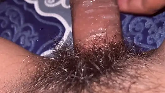 Когда дома никого не было, он позвонил своей подруге домой и трахнул ее.