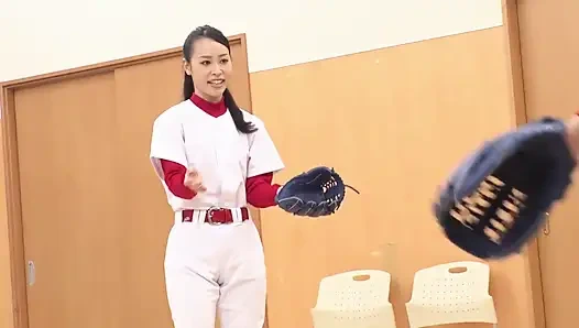 Японские бейсбольные шлюшки трахаются на вечеринке, мокрые киски, начиненная оргия с кримпаем