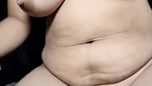 Eine witwe, die gerne verwöhnt wird