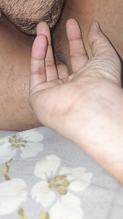 Chutchatora Devar Saali ki gaand me ungli krta