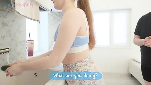 Üvey kız kardeşimin yemek pişirmesini dağıttı ve ağzını tatlı için dölle doldurdu