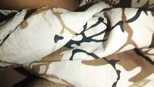 Amına boşalma Hintli Hıristiyan kız yarak emiyor ve amcık sikişi