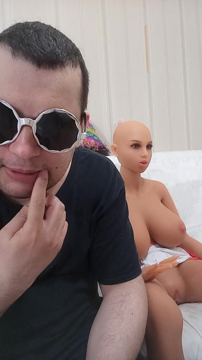 Vasile Mondialu the blonde good Romania returns with the pensioners' videochat 69