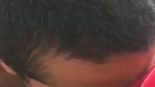 Mein Stiefbruder lutscht meine Vagina