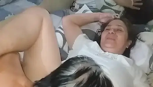 Hari pertama feb.aku ngentot memek becek istriku yang lagi asik ngentot habis-habisan sampai matanya merem melek