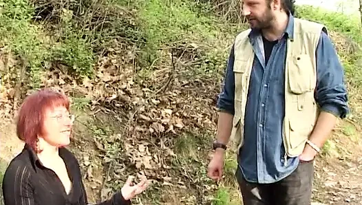 Andrea'nın annesi parkta genç eşcinsellerle seks yapıyor