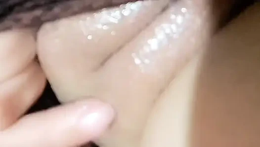 Xxx Hintli: Üvey kızımı sevdiğimde onun vajinasının ne kadar sevimli olduğunu görüyorum.