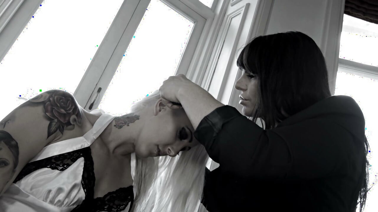 Black&white footage of awesome French whores with big dildo
