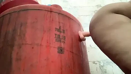 Yalnız kadın jumbo yarakla sikilmek istiyor